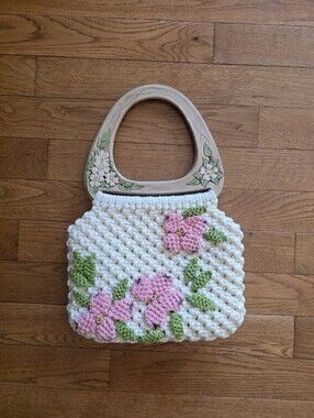VTG 1970s Cream Macramé Handbag Floral Appliqué Detailing &Carved Wooden Handles